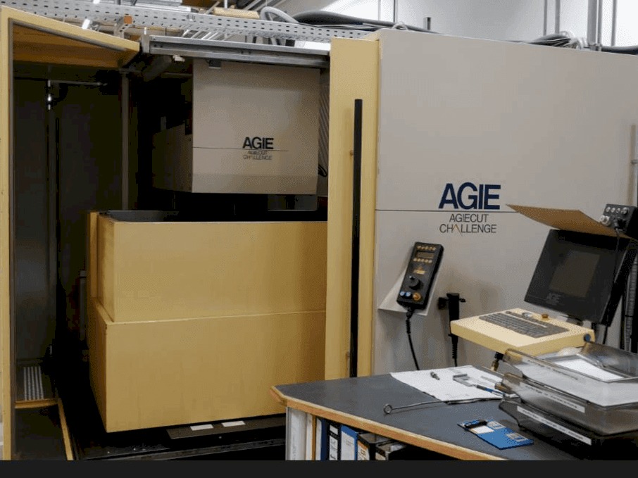 Vista frontale della macchina AGIE AGIECUT CHALLENGE 3