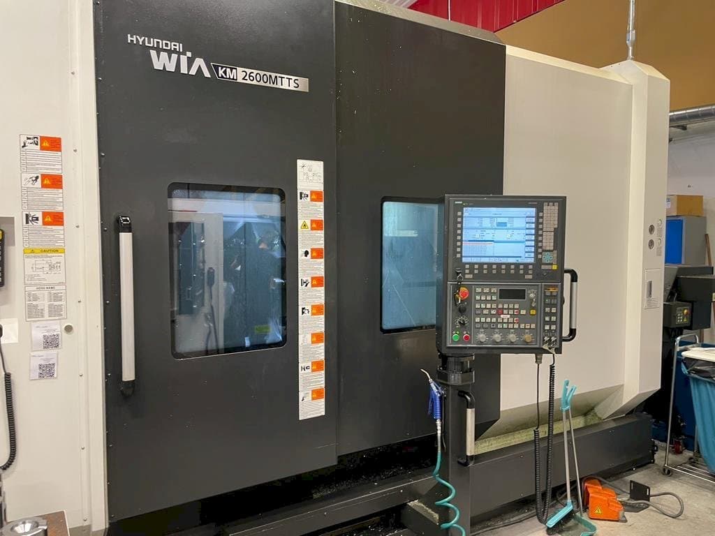 Vista frontale della macchina Hyundai Wia KM 2600 MTTS