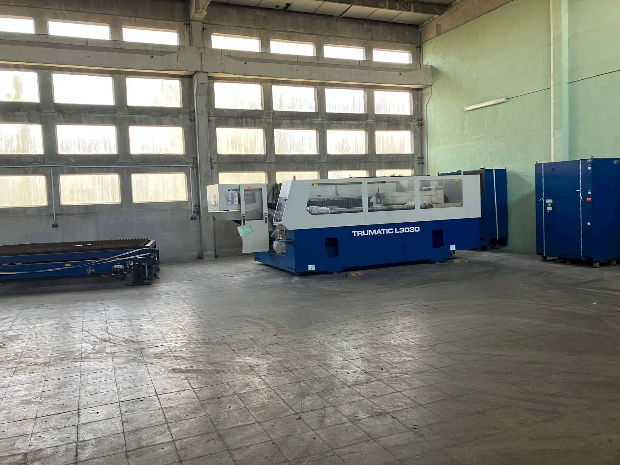 Vista frontale della macchina Trumpf Trumatic L3030