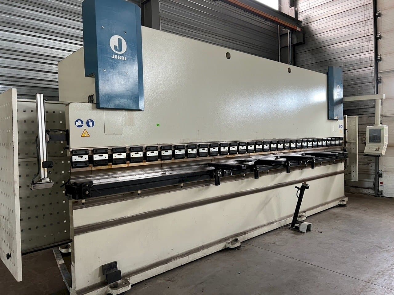 Vista frontale della macchina JORDI PH 6225