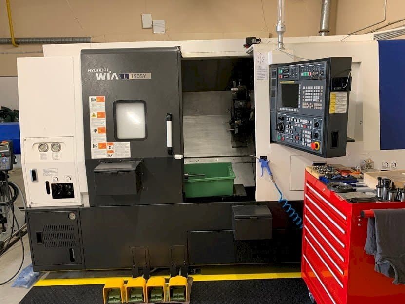 Vista frontale della macchina Hyundai Wia L150SY