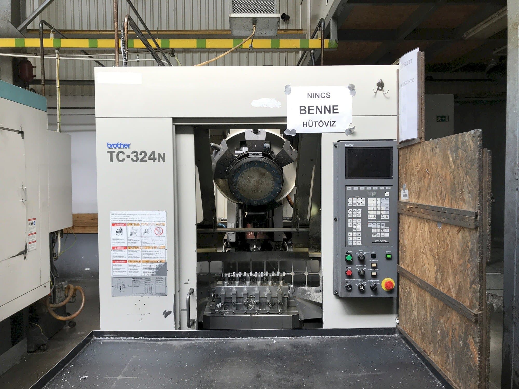Vista frontale della macchina Brother TC-324N