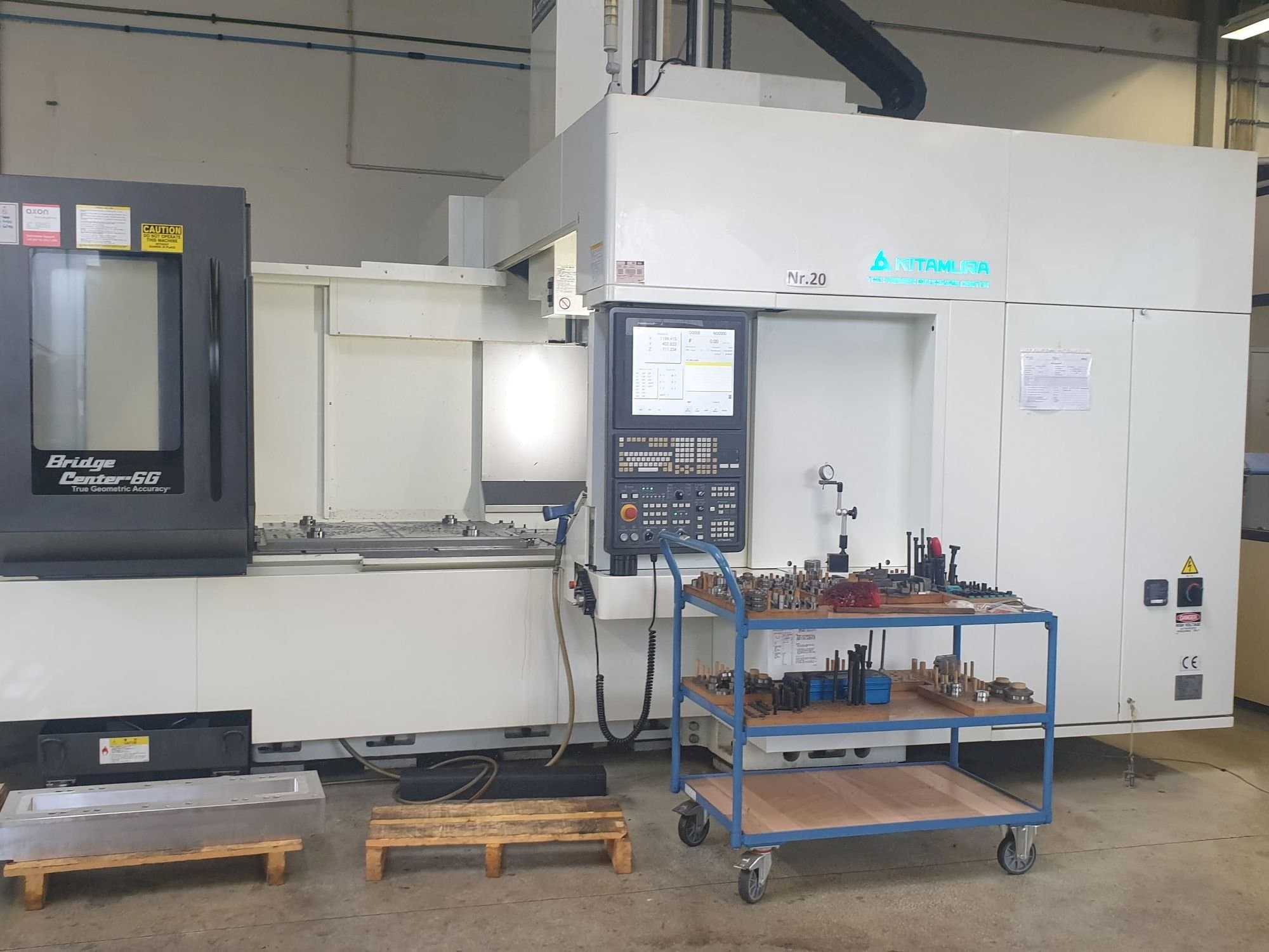 Vista frontale della macchina Kitamura Bridge Center 6G