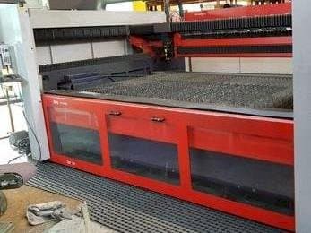 Vista frontale della macchina Bystronic Bystar II 3015