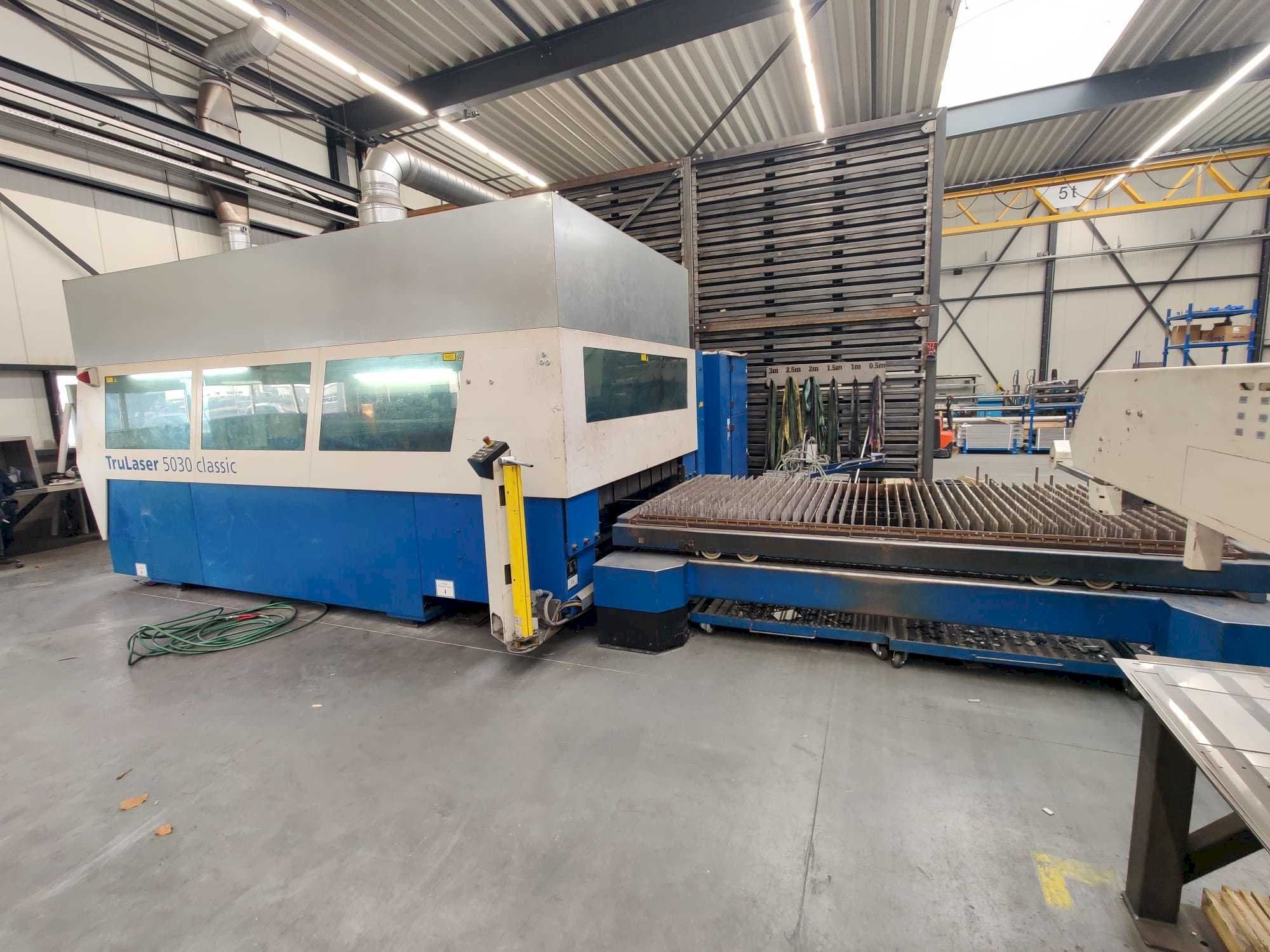 Vista frontale della macchina Trumpf TruLaser 5030 classic
