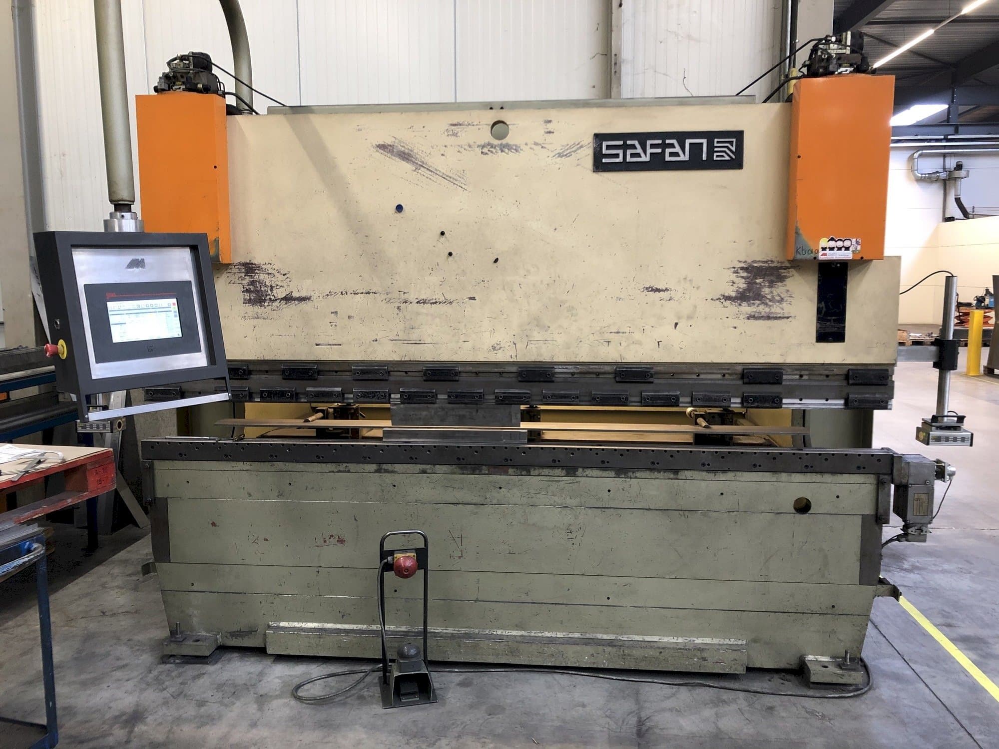 Vista frontale della macchina Safan CNCL 110T