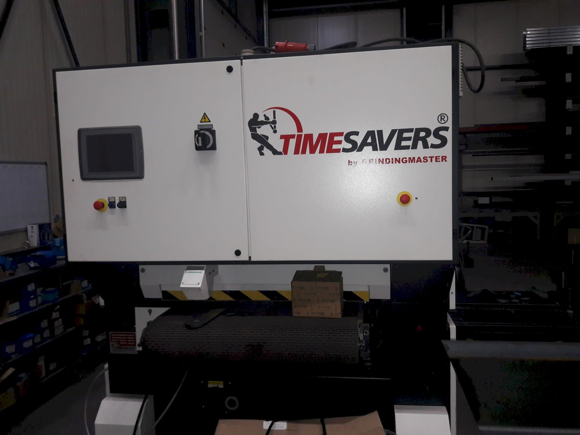 Vista frontale della macchina TIMESAVERS 42-SERIE-900-WWB-S