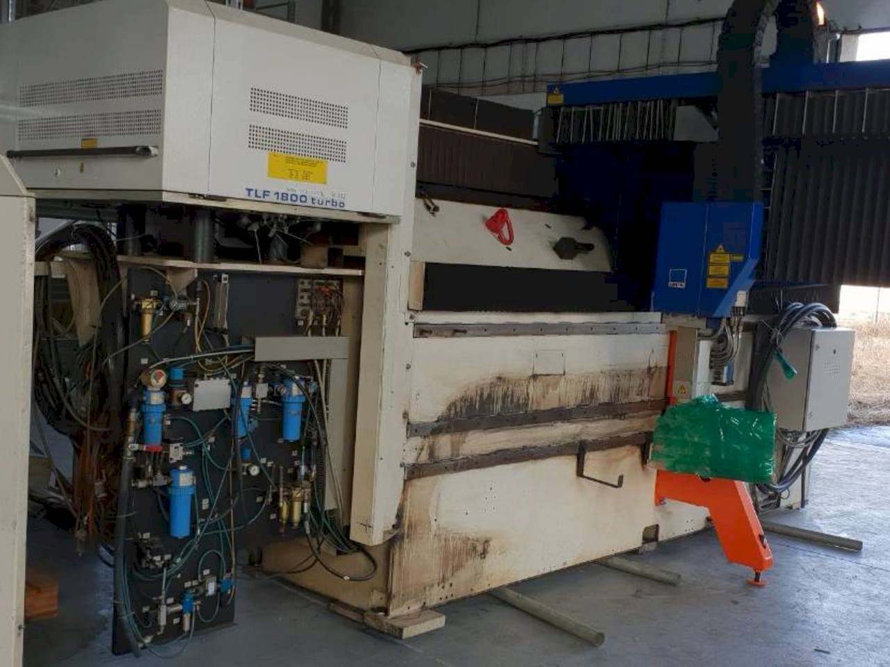 Vista frontale della macchina Trumpf Lasercell TLC 1005