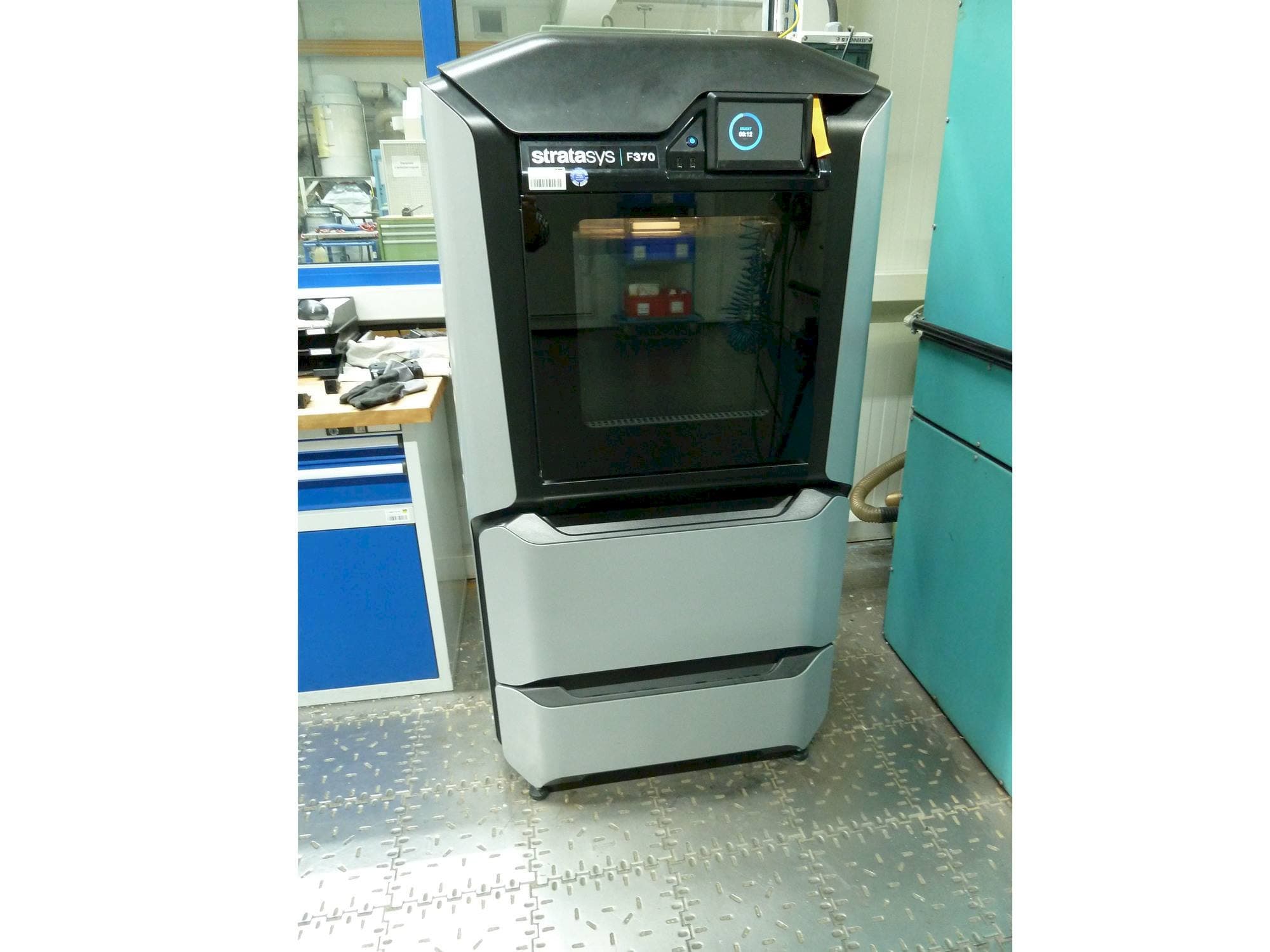 Vista frontale della macchina Stratasys F370