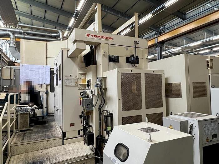 Vista frontale della macchina YASDA YBM 1000N
