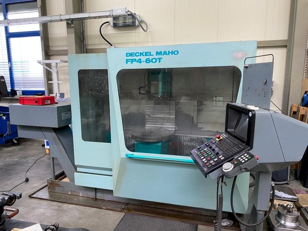 Vista frontale della macchina DECKEL MAHO FP4-60 T