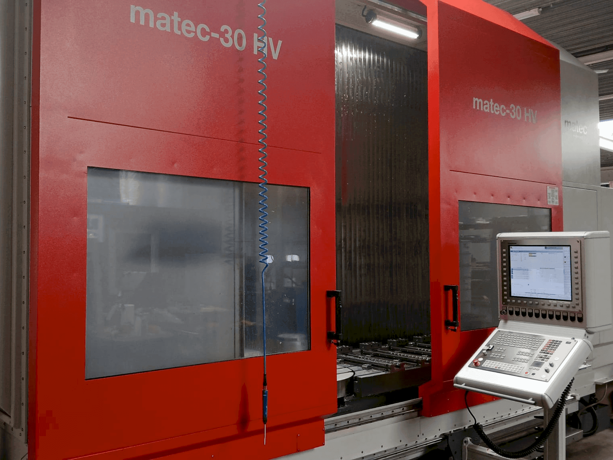 Vista frontale della macchina Matec 30 HV