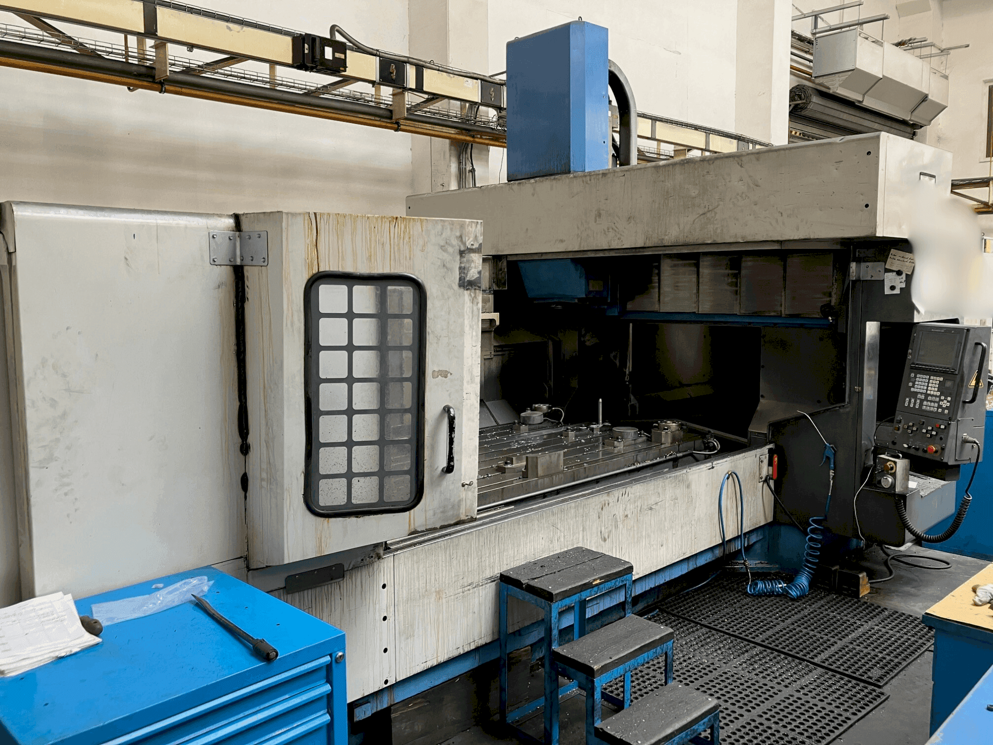 Vista frontale della macchina Mazak FJV 60/120