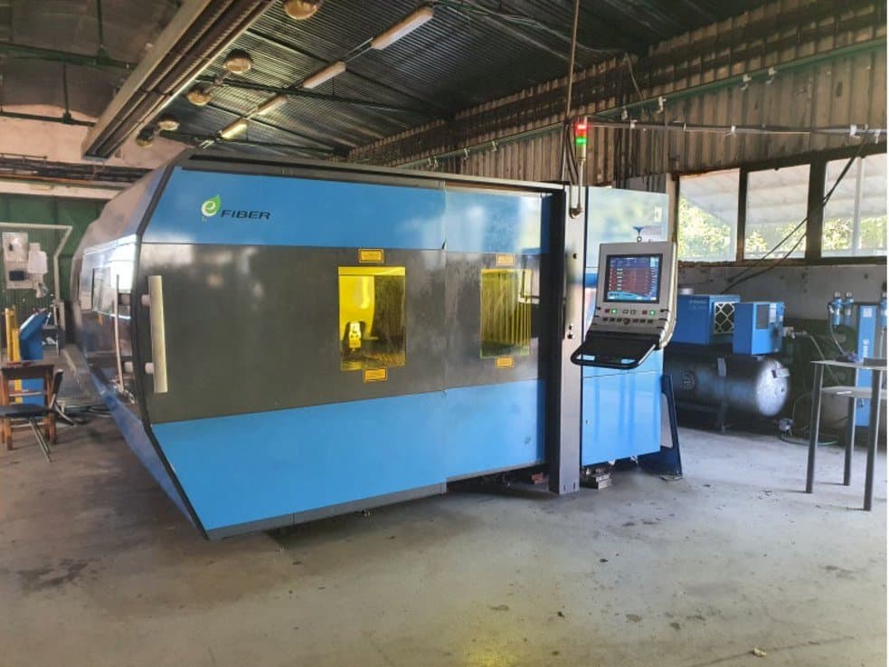 Vista frontale della macchina Prima Power Platino Fiber