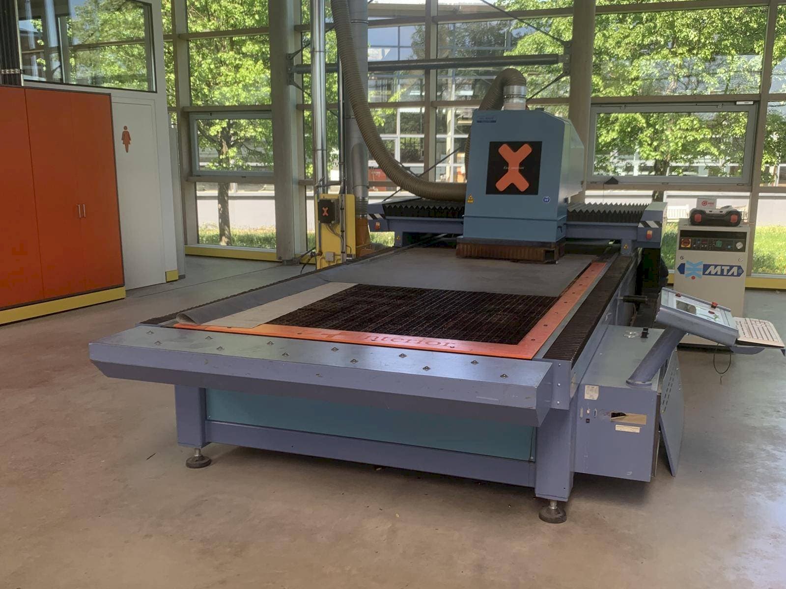 Vista frontale della macchina SEI X-TYPE