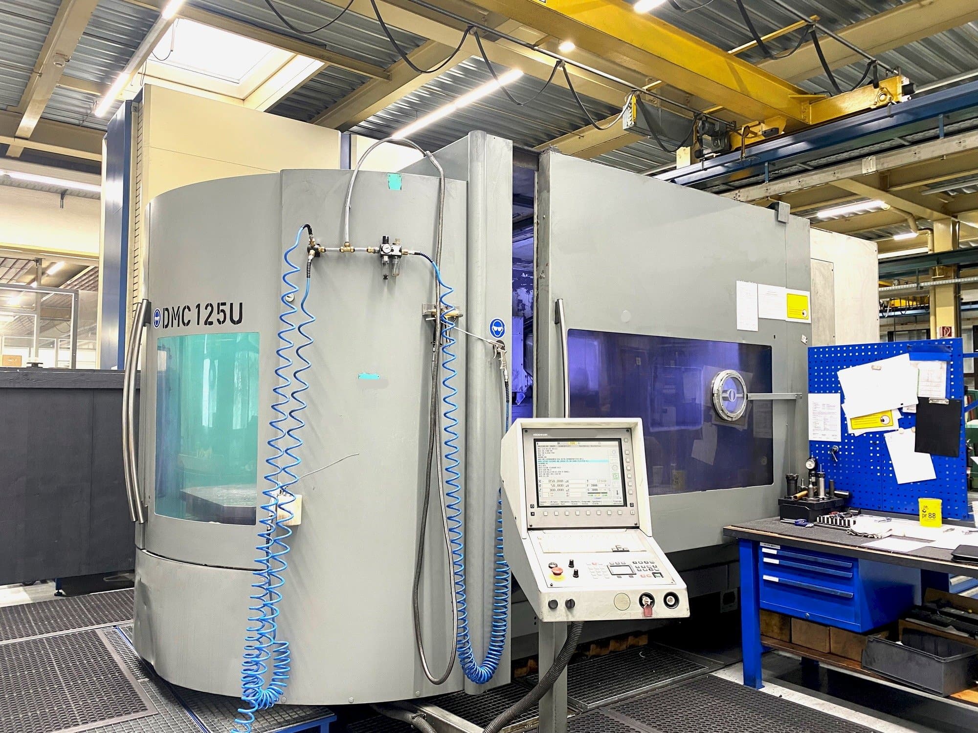 Vista frontale della macchina DMG Deckel Maho DMC 125 U