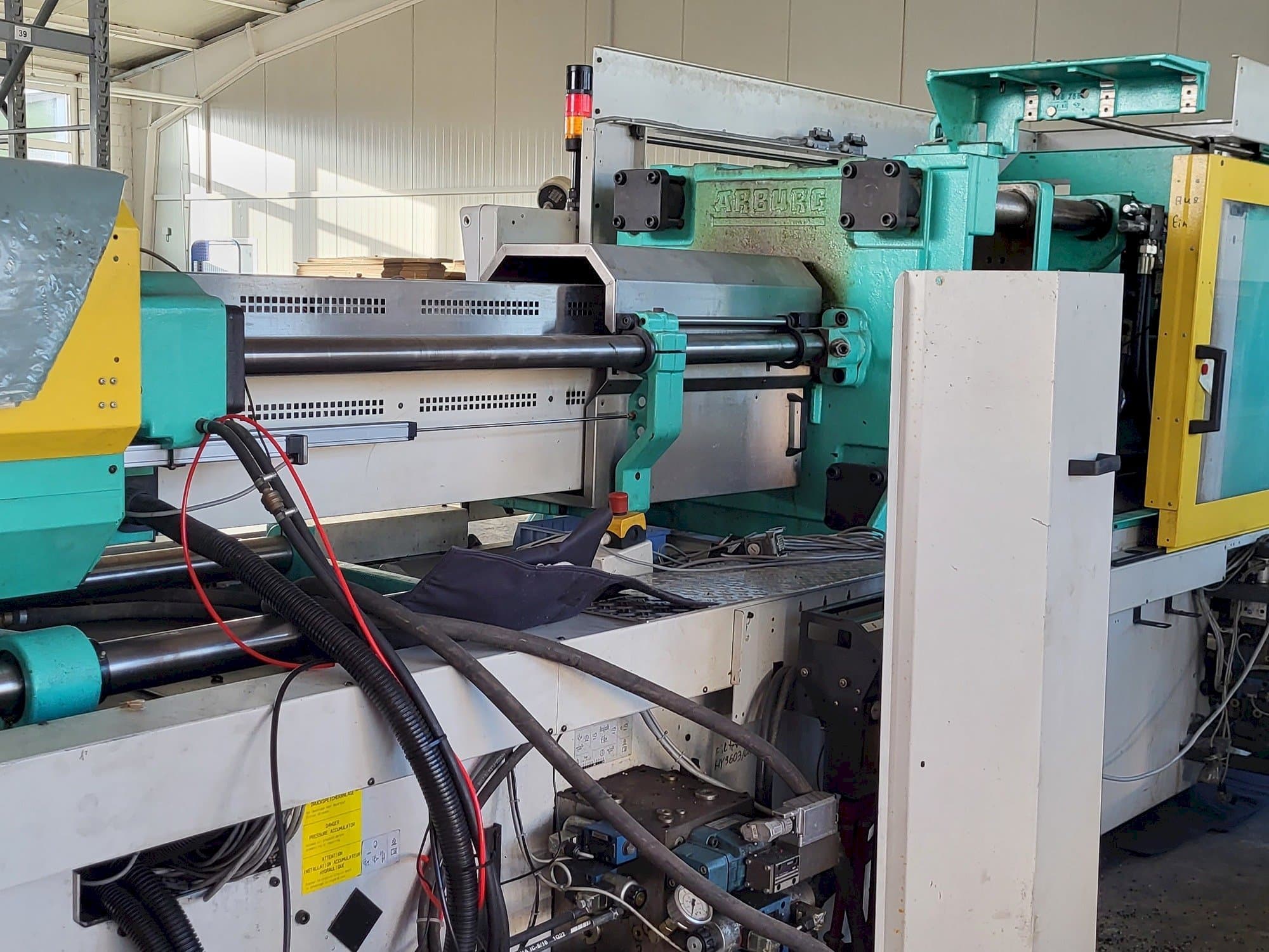 Vista lato sinistro della macchina Arburg Allrounder Centex 570C2200-1300