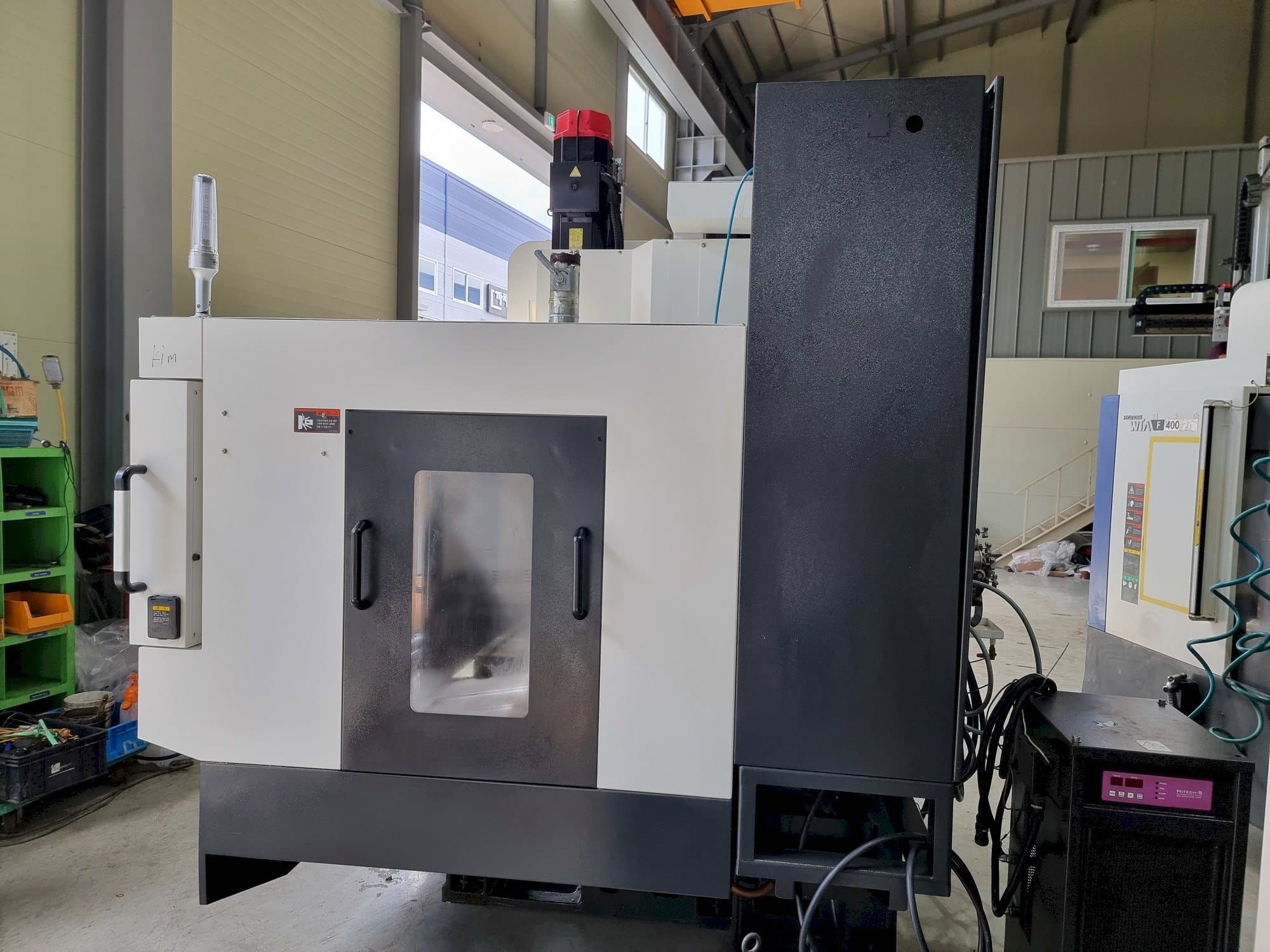 Vista frontale della macchina Hyundai Wia F400