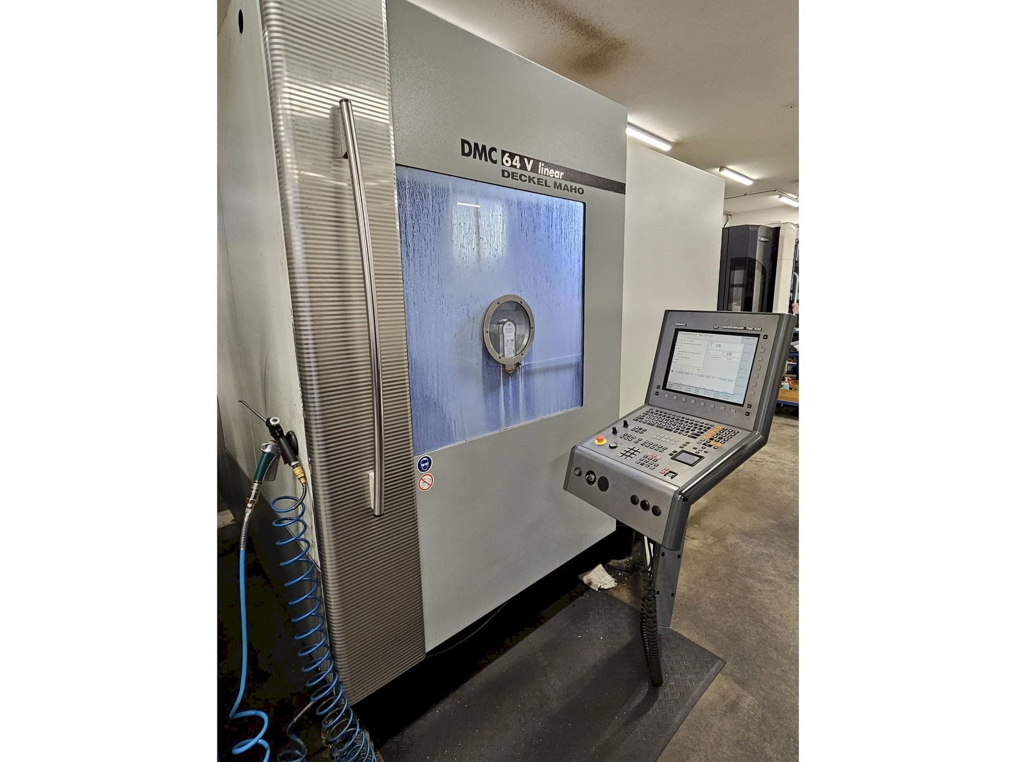 Vista frontale della macchina DMG DMC64V