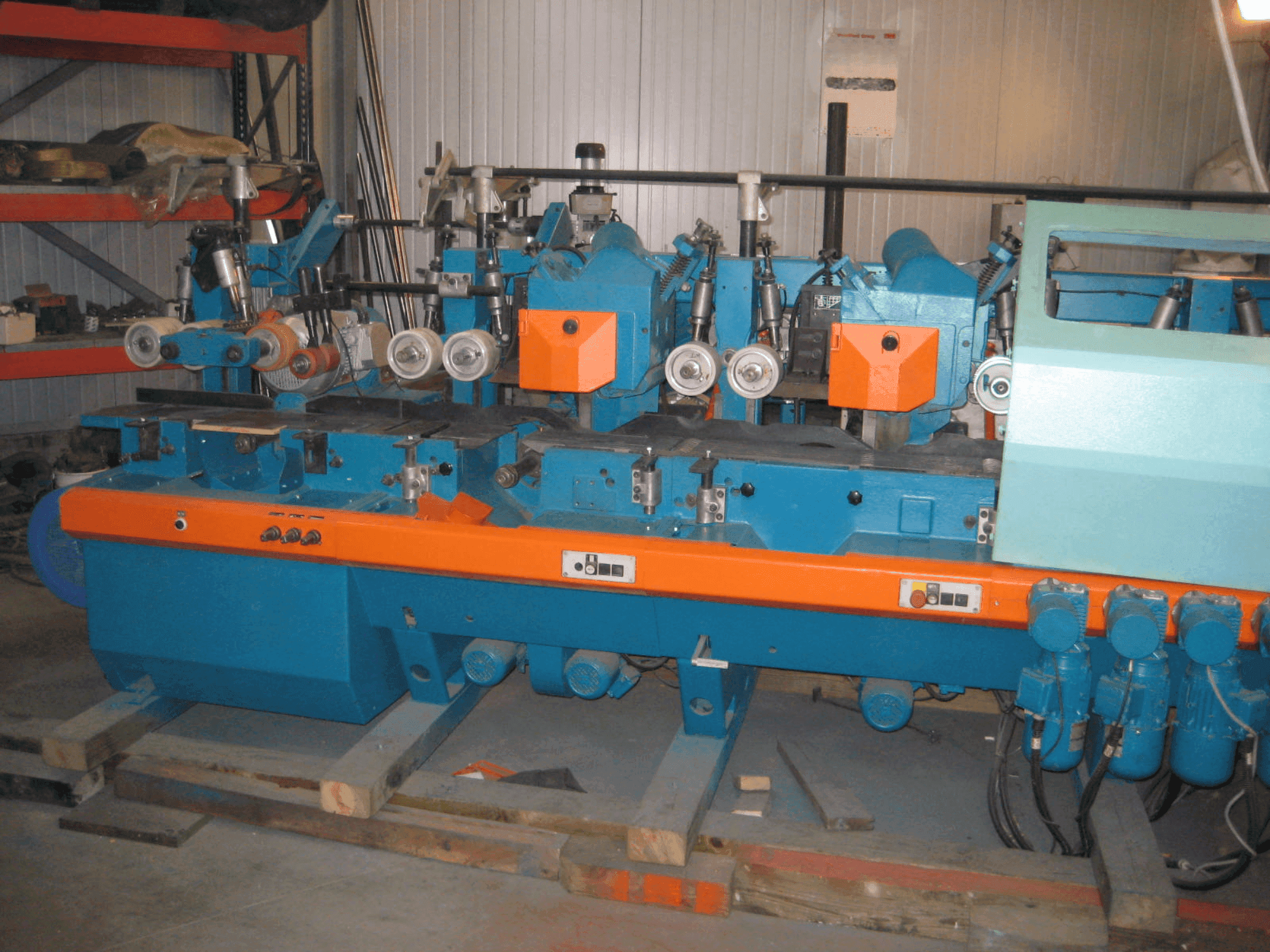 Vista frontale della macchina WEINIG / DIMTER U23