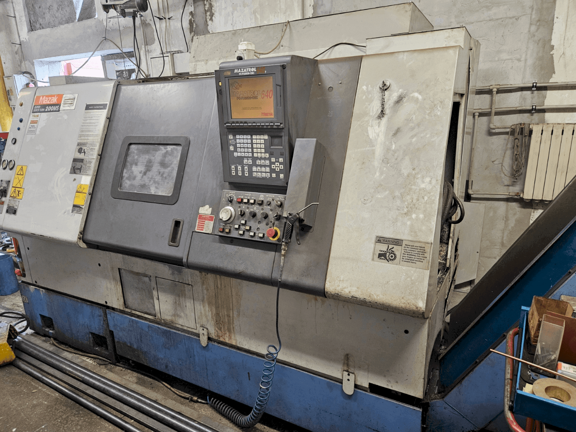 Vista frontale della macchina Mazak SQT 200 MS