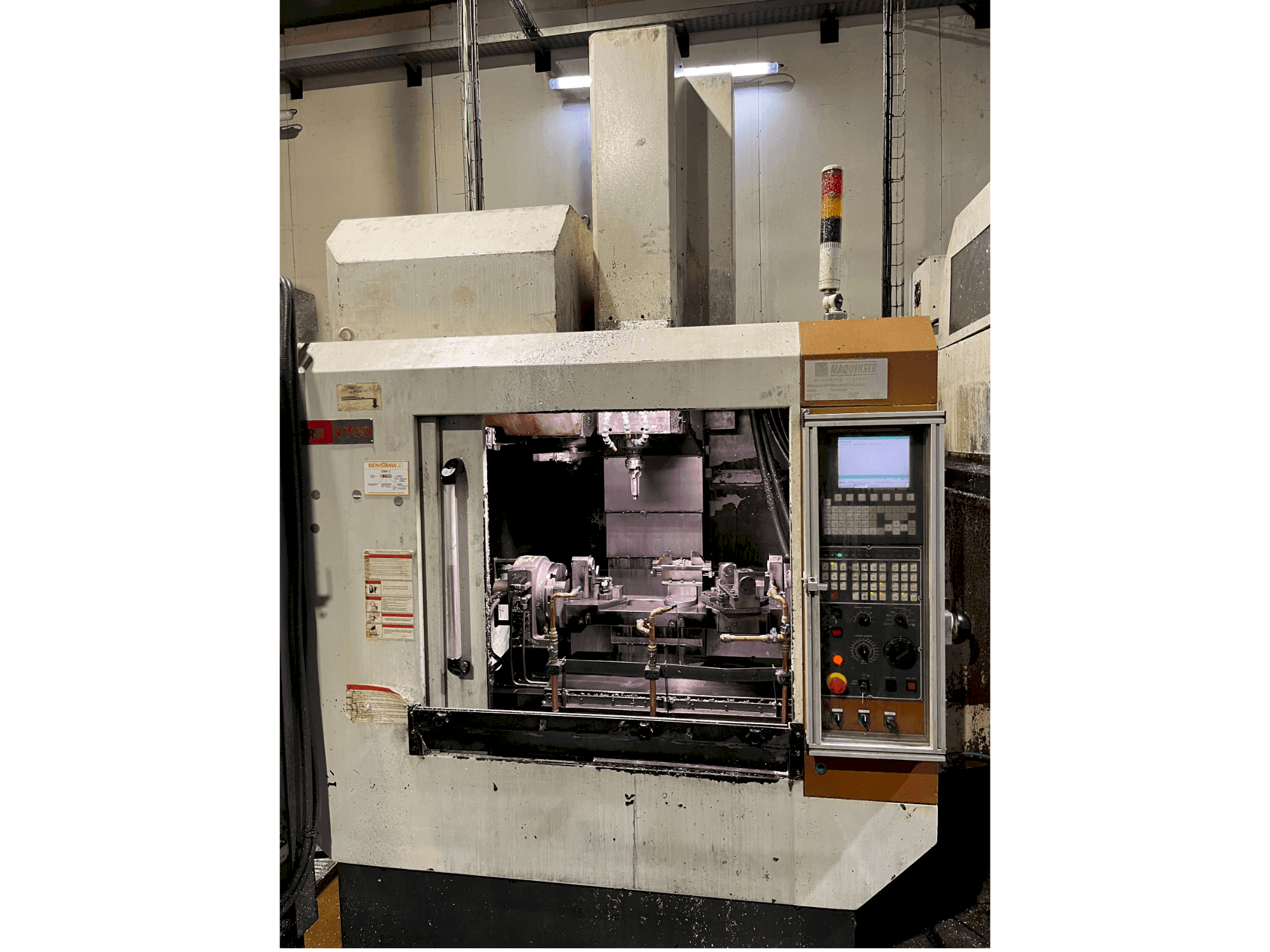 Vista frontale della macchina FIRST V700