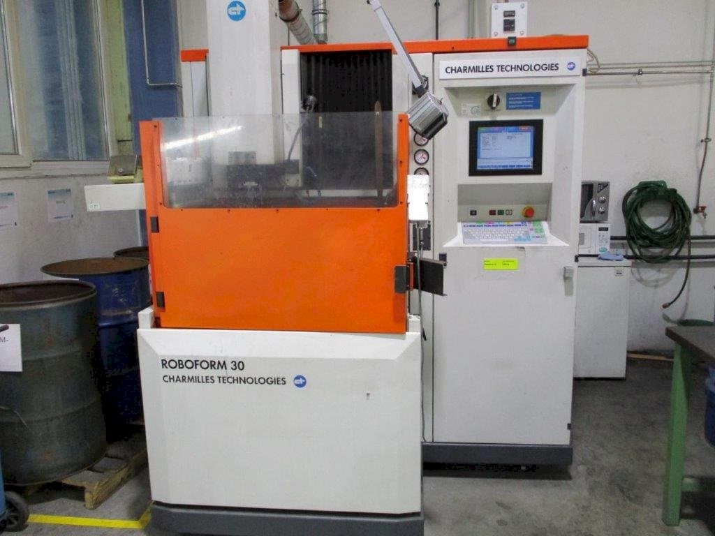 Vista frontale della macchina CHARMILLES Roboform 30