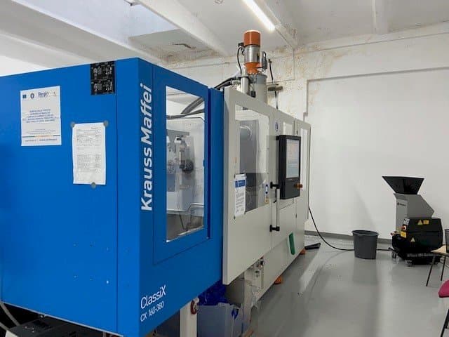 Vista laterale sinistra della macchina Krauss Maffei ClassiX CX 160-380