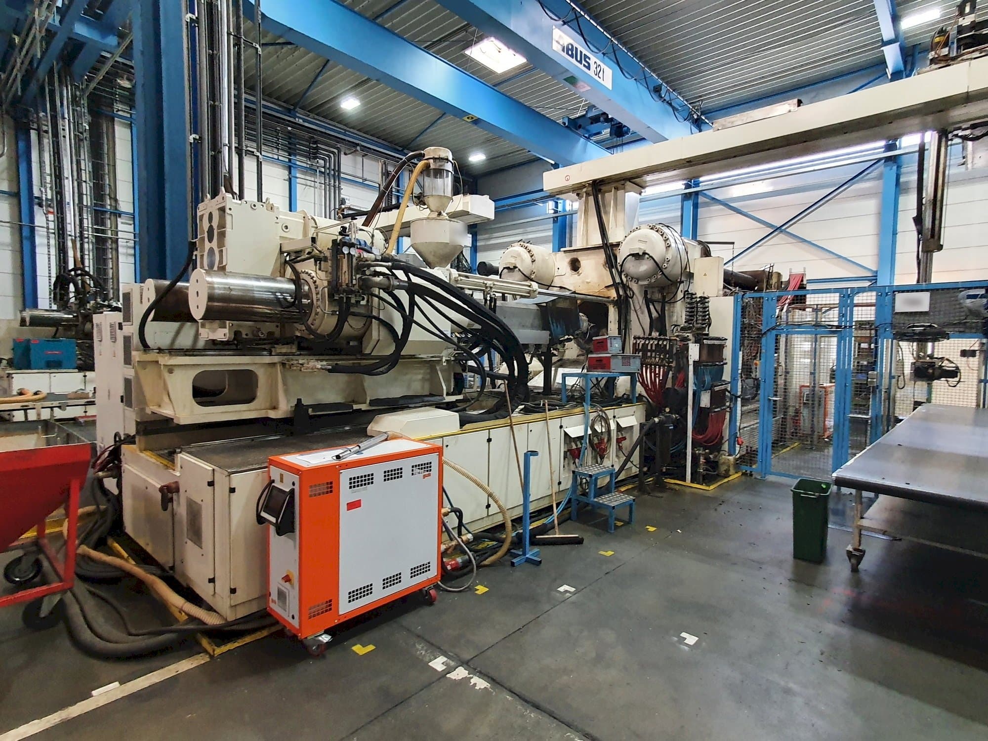 Vista frontale della macchina Engel Duo 16050/2300