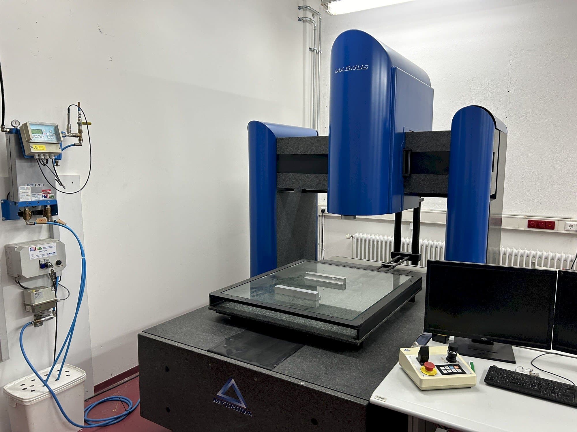 Vista frontale della macchina MYCRONA Magnus BL