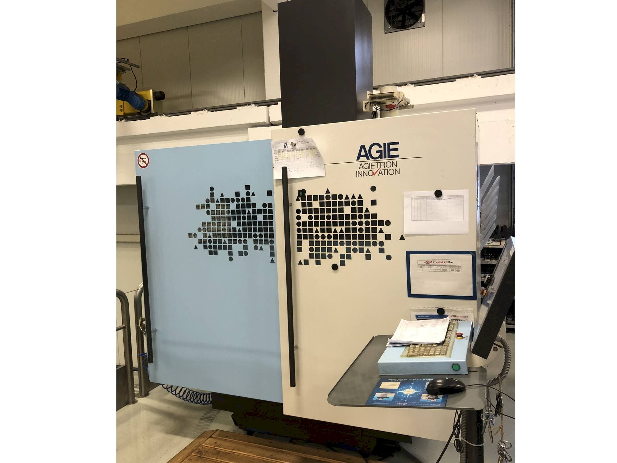 Vista frontale della macchina AGIE Innovation 3