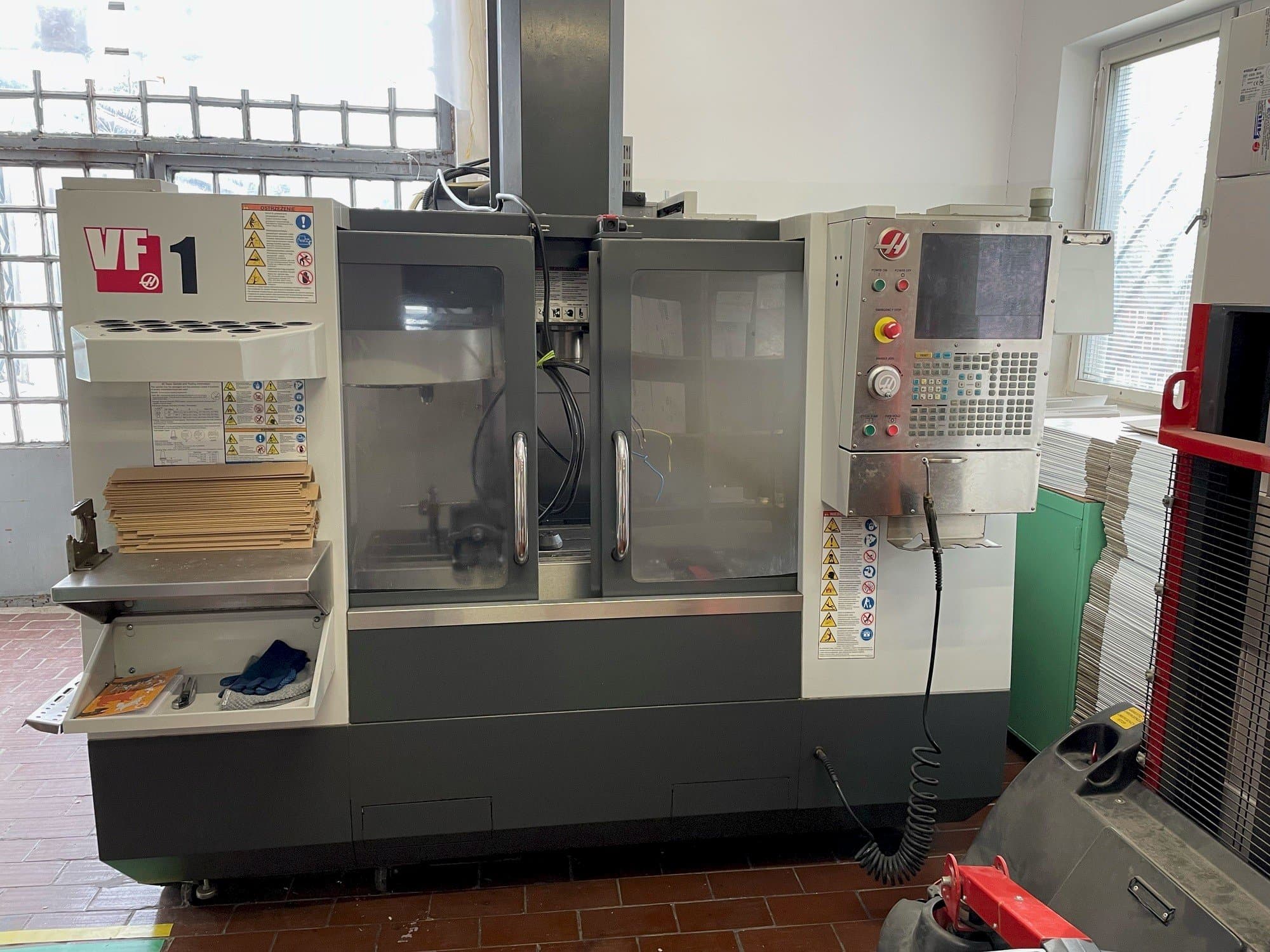 Vista frontale della macchina HAAS VF-1