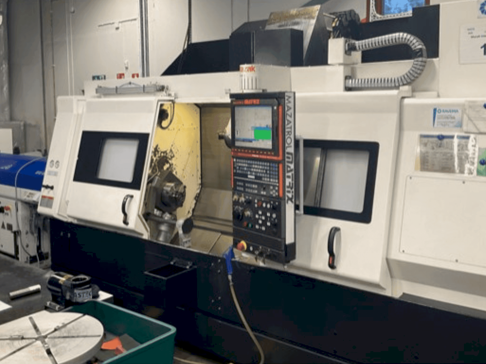 Vista frontale della macchina Mazak INTEGREX 200-IV S