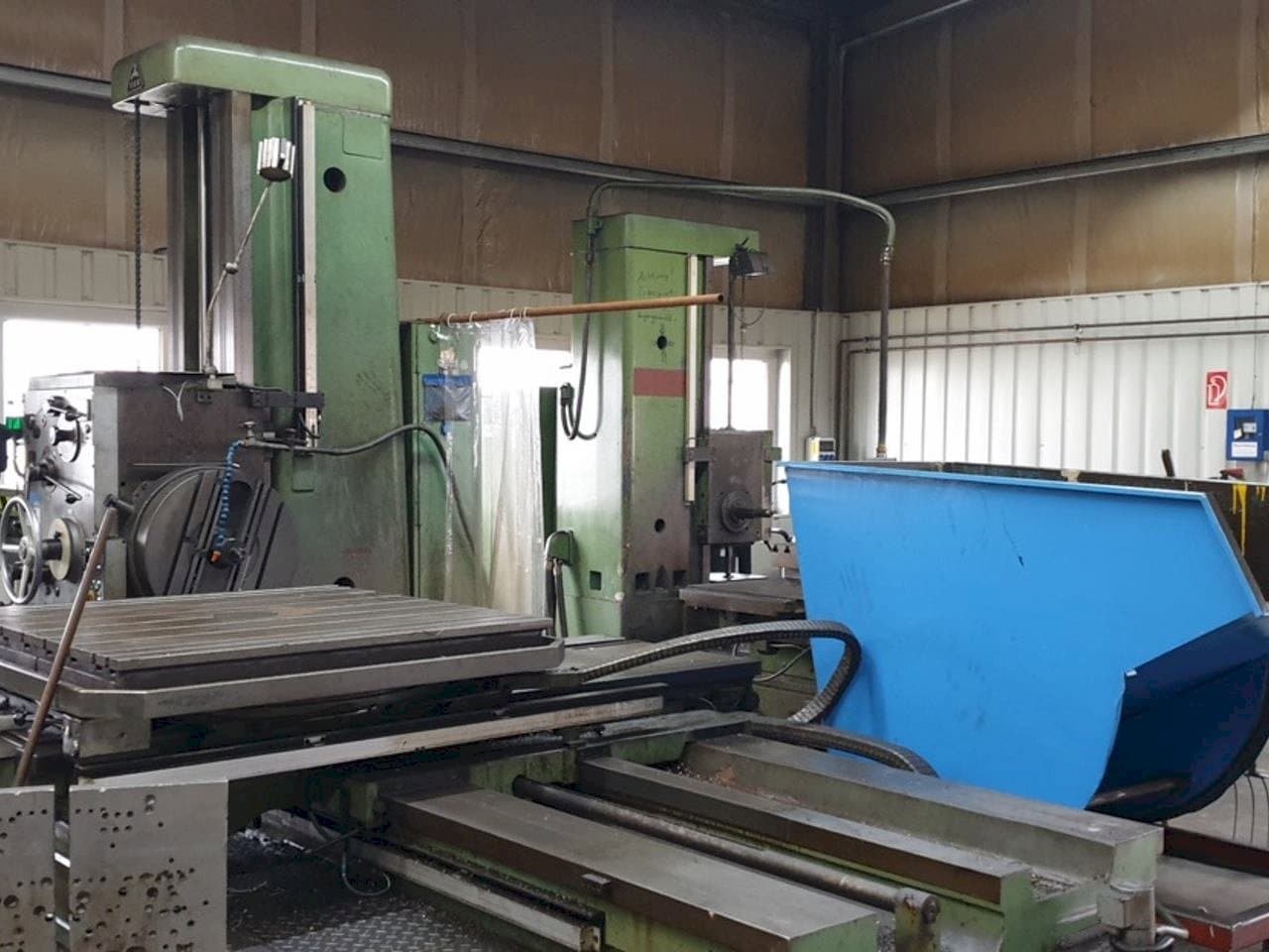 Vista frontale della macchina TOS W 100 A