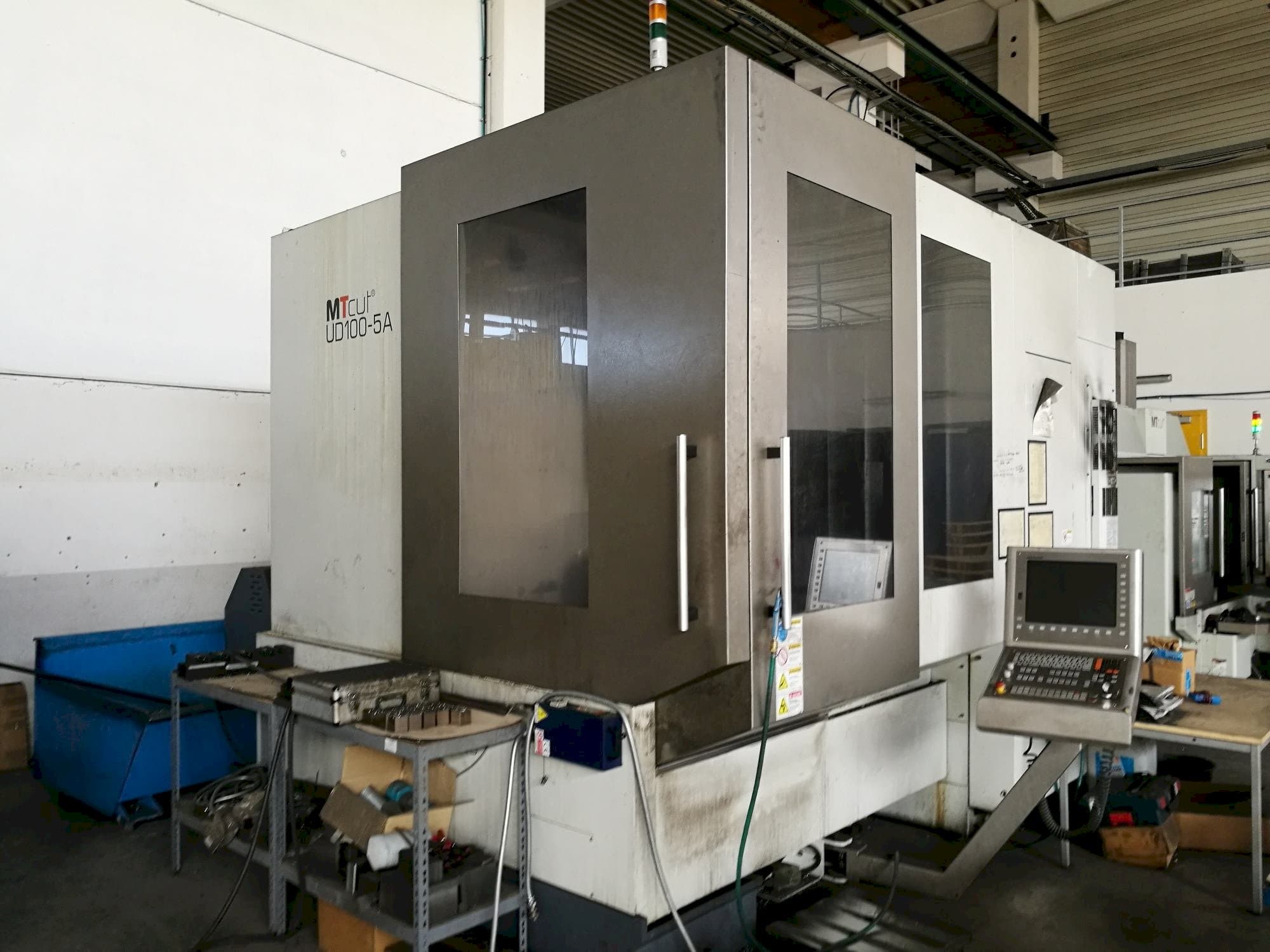 Vista frontale della macchina MT Cut UD100-5A