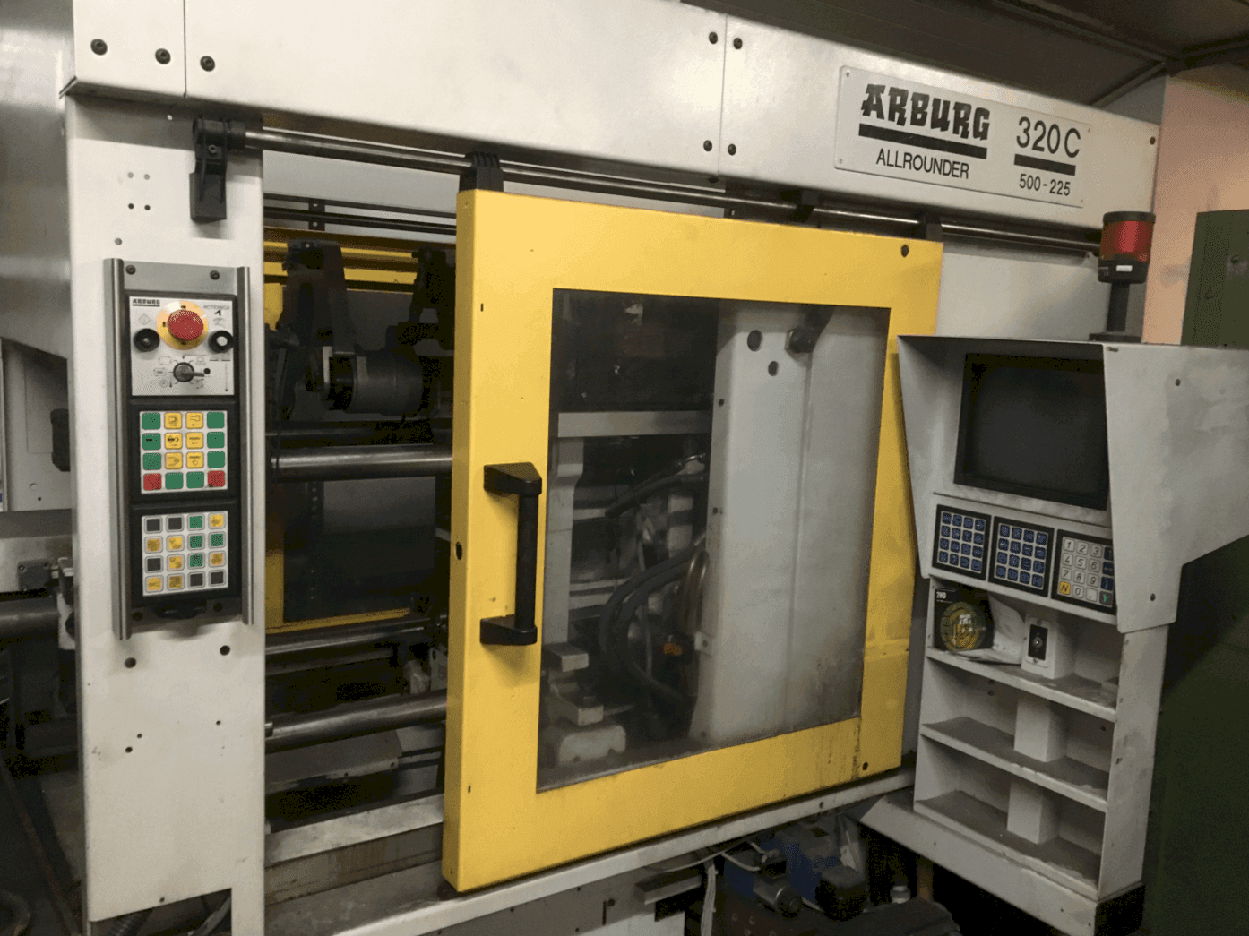 Vista frontale della macchina Arburg Allrounder Centex 320 CD-500-225