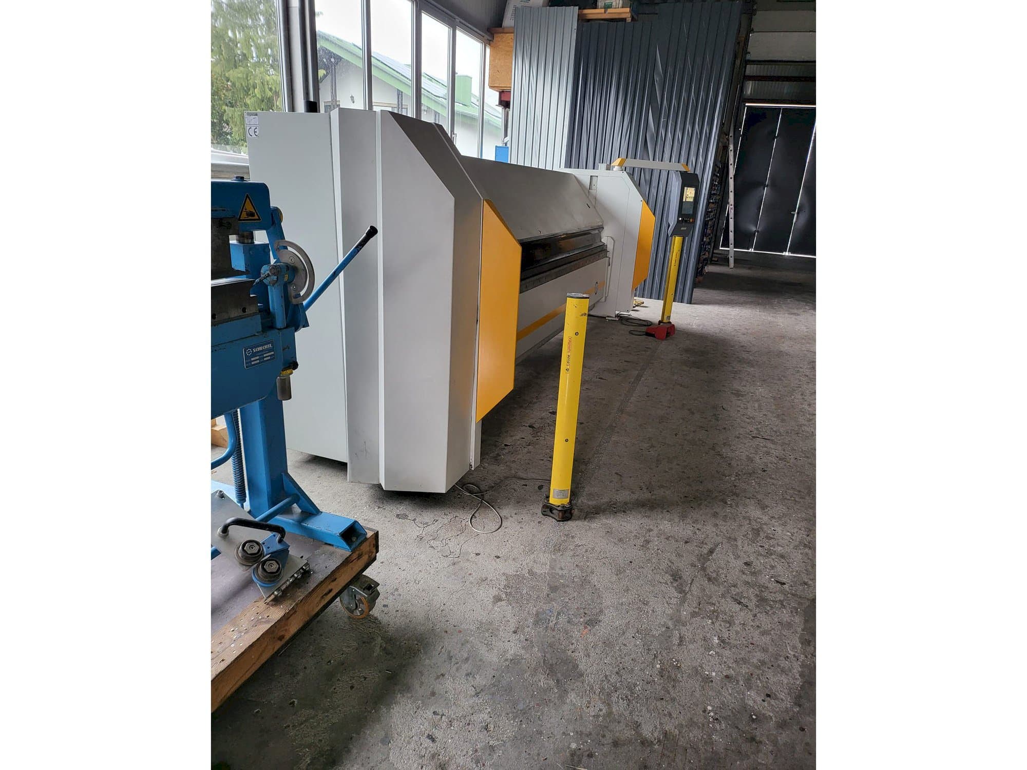 Vista lato sinistro della macchina RAS FLEXIbend 73.40