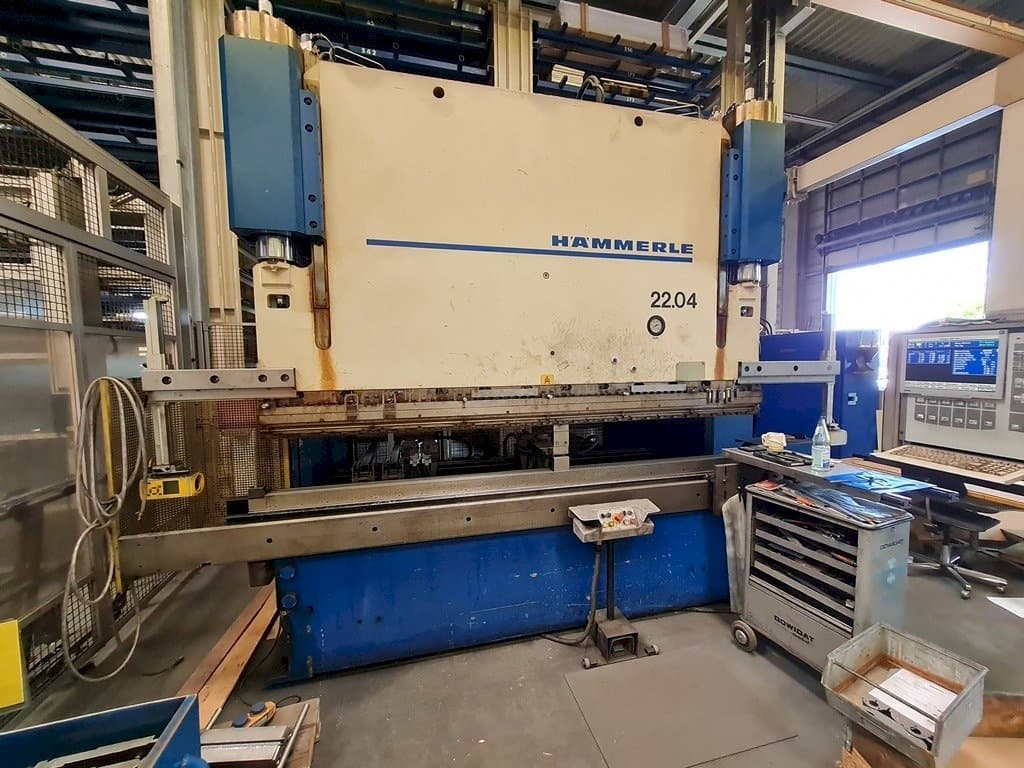 Vista frontale della macchina HAMMERLE AP 200-3100