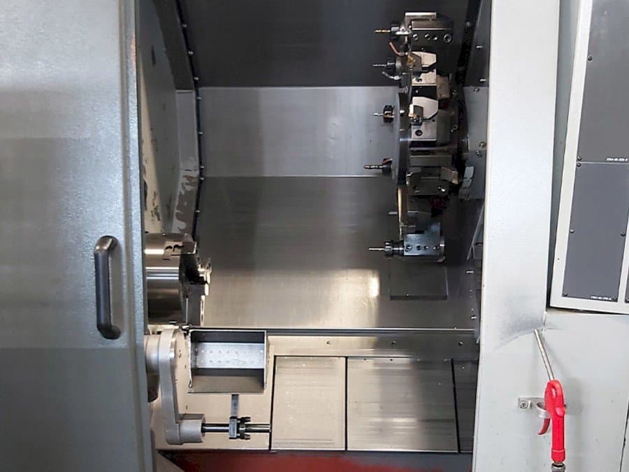 Vista frontale della macchina Hyundai Kia SKT210SY