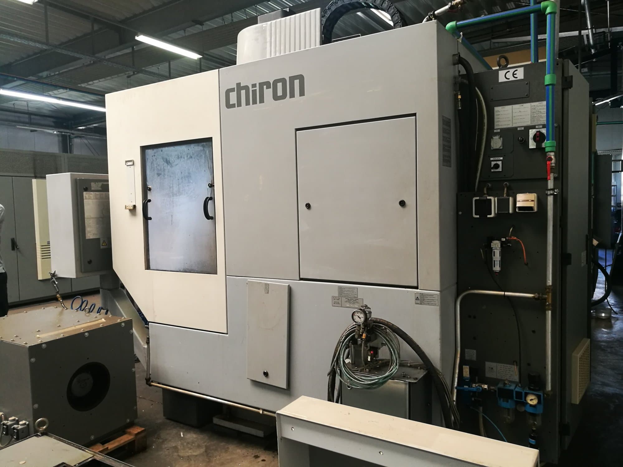 Vista frontale della macchina Chiron FZ 18 S