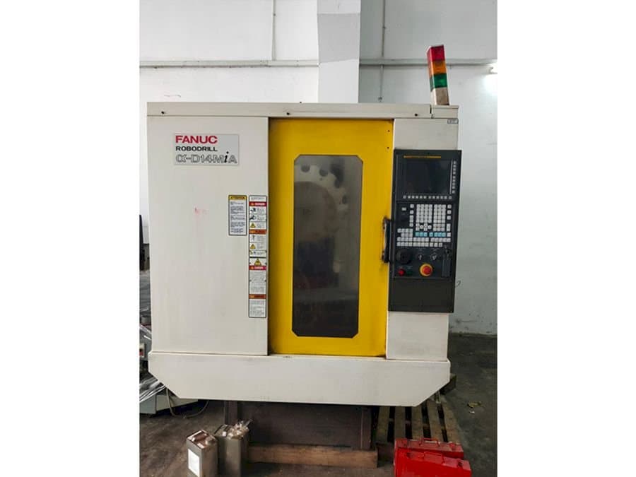 Vista frontale della macchina FANUC Alpha-D14MiA