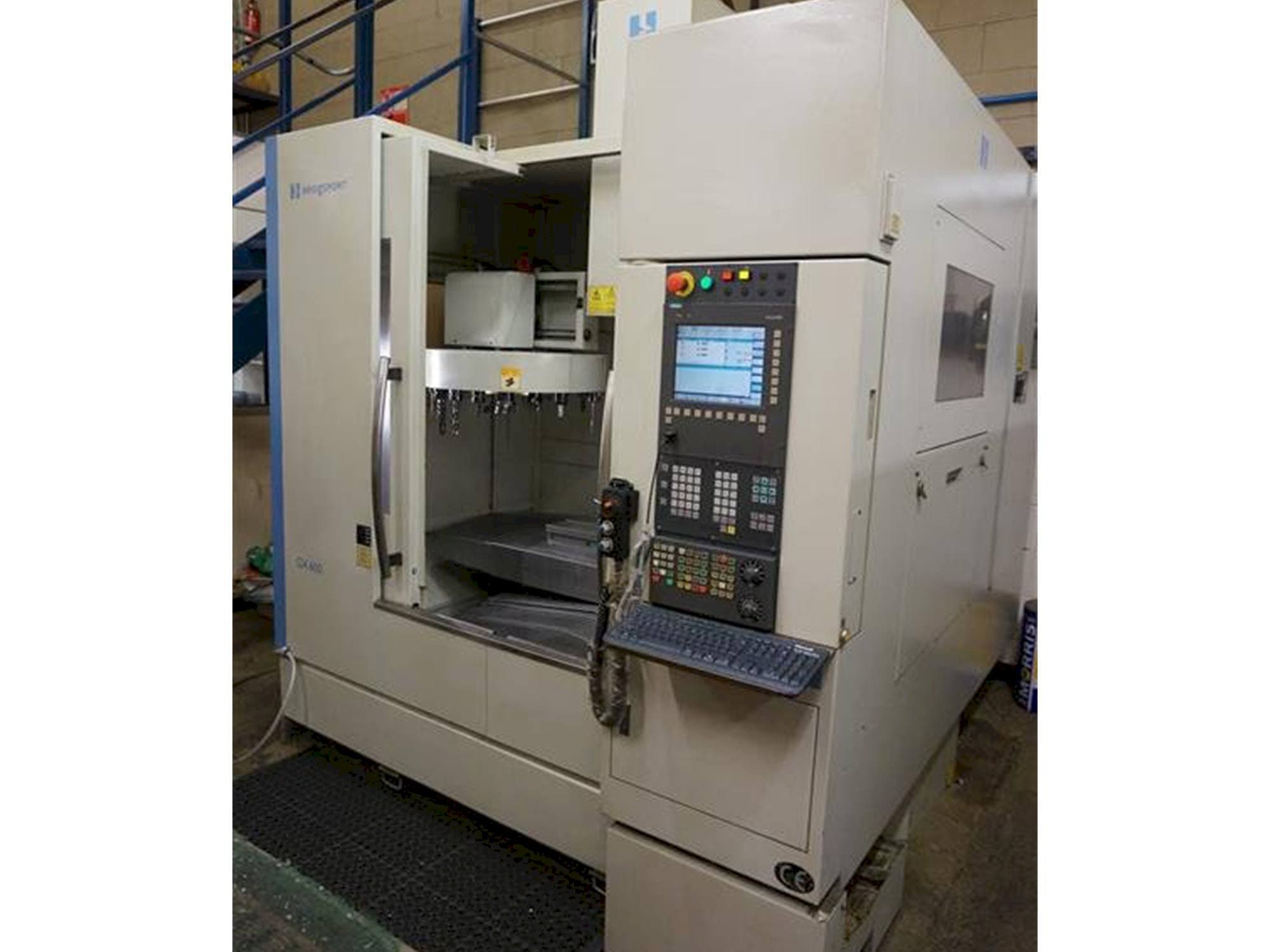 Vista frontale della macchina Bridgeport GX 600