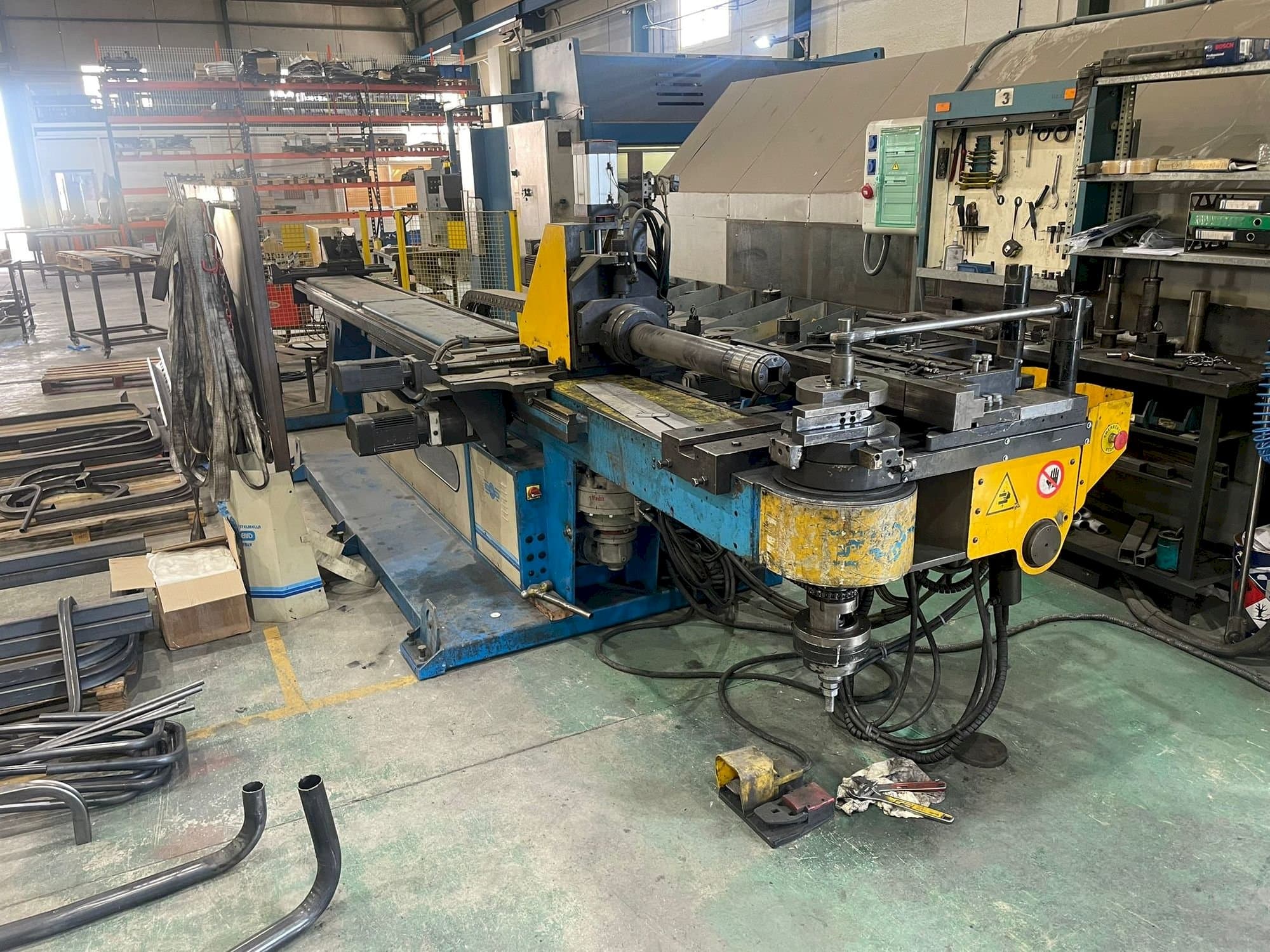 Vista frontale della macchina STAR-BEND STAR 800 CN6/GEN/L