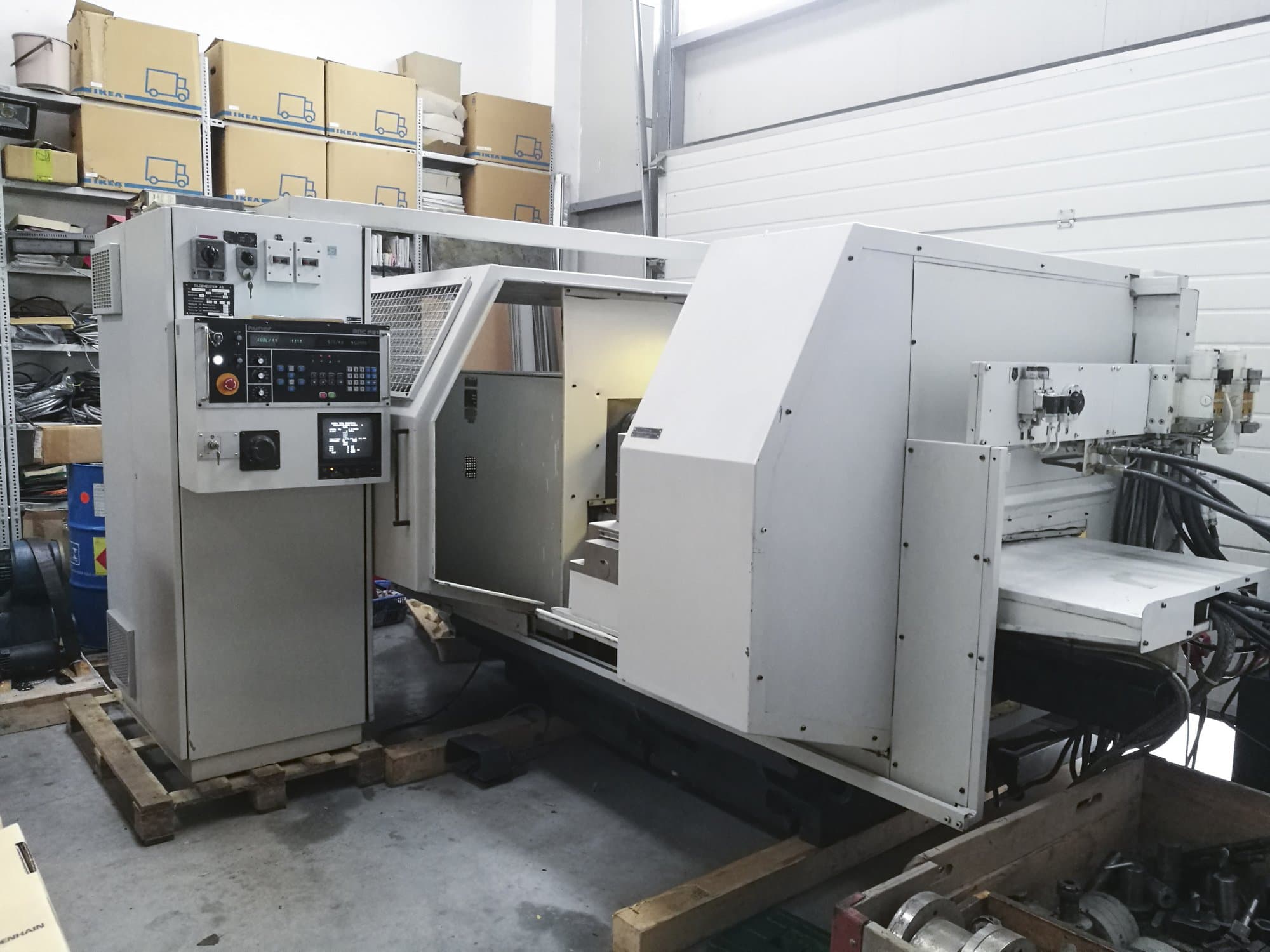 Vista lato destro della macchina Gildemeister RNF 40/200
