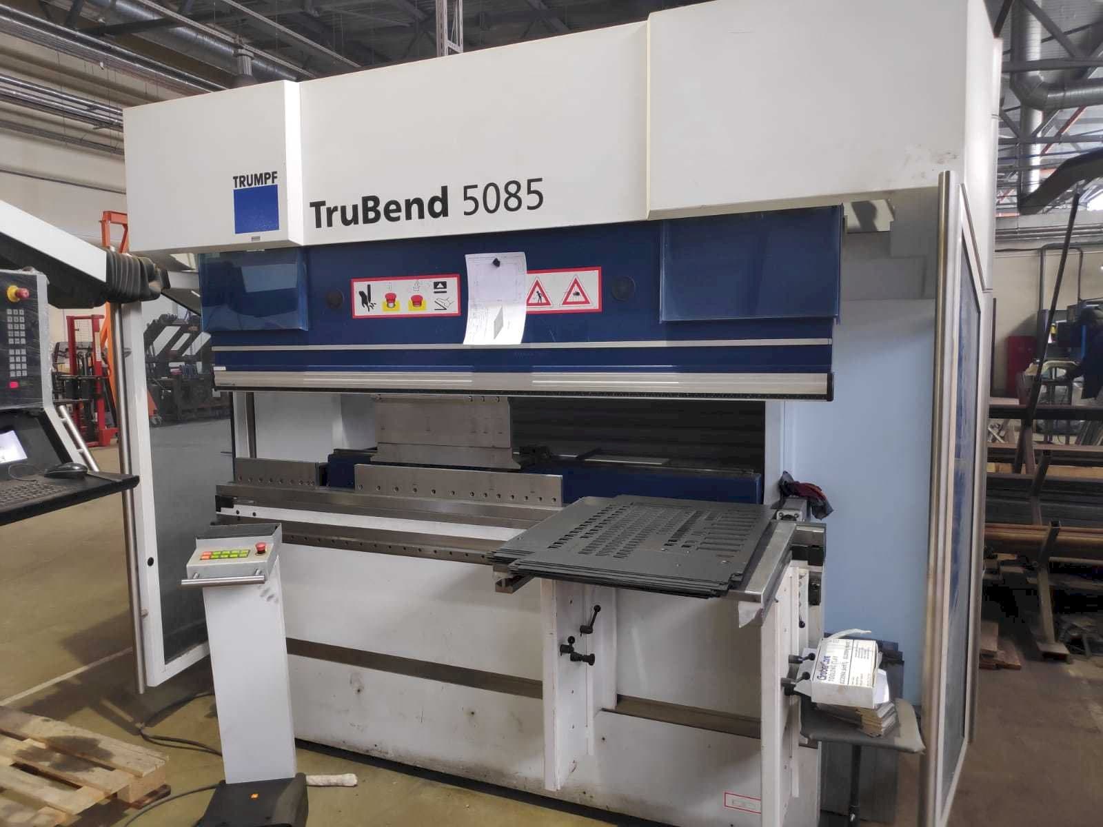 Vista frontale della macchina Trumpf TruBend 5085
