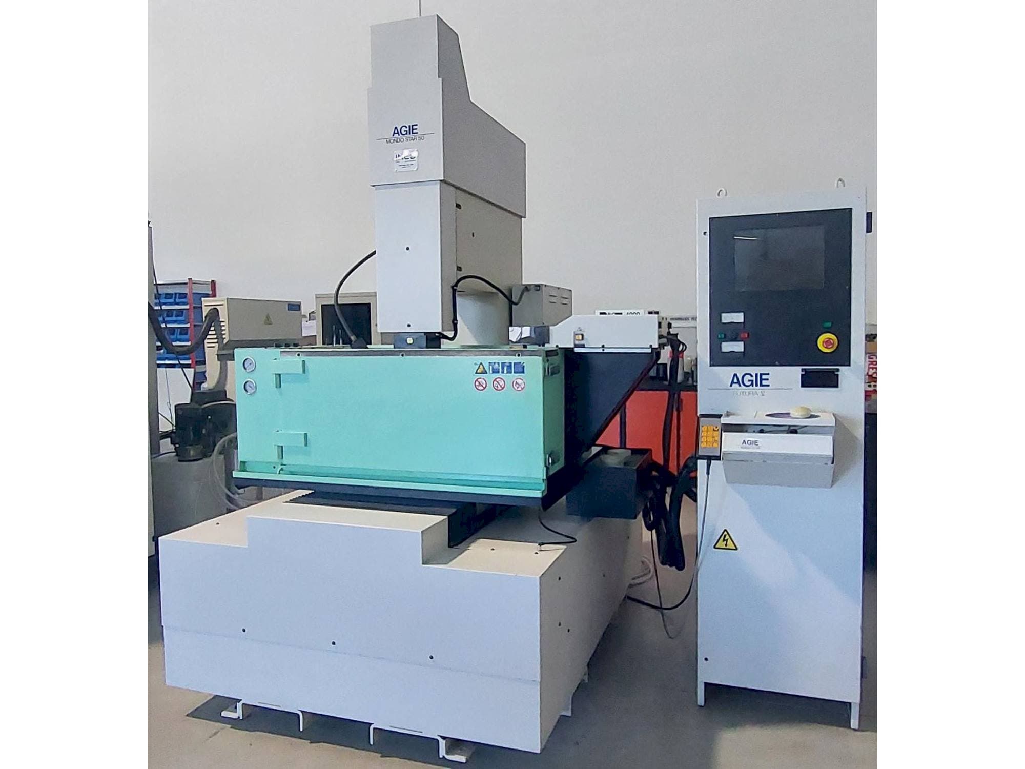 Vista frontale della macchina AGIE MONDO STAR 50