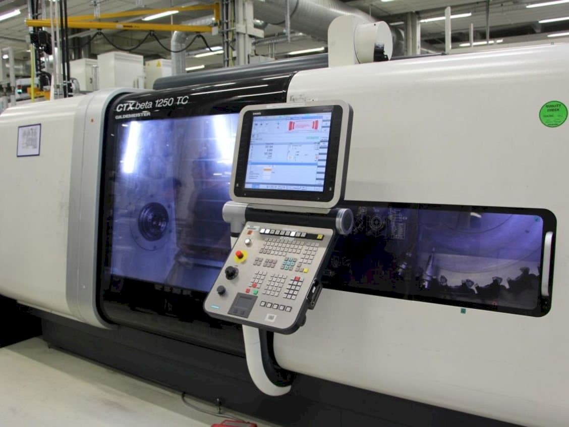 Vista frontale della macchina DMG MORI GILDEMEISTER CTX Beta 1250 TC