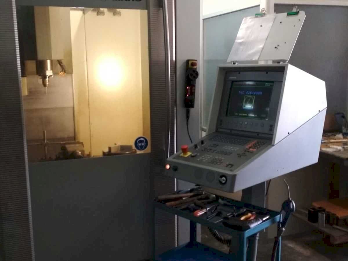 Vista frontale della macchina DECKEL MAHO DMC 63V
