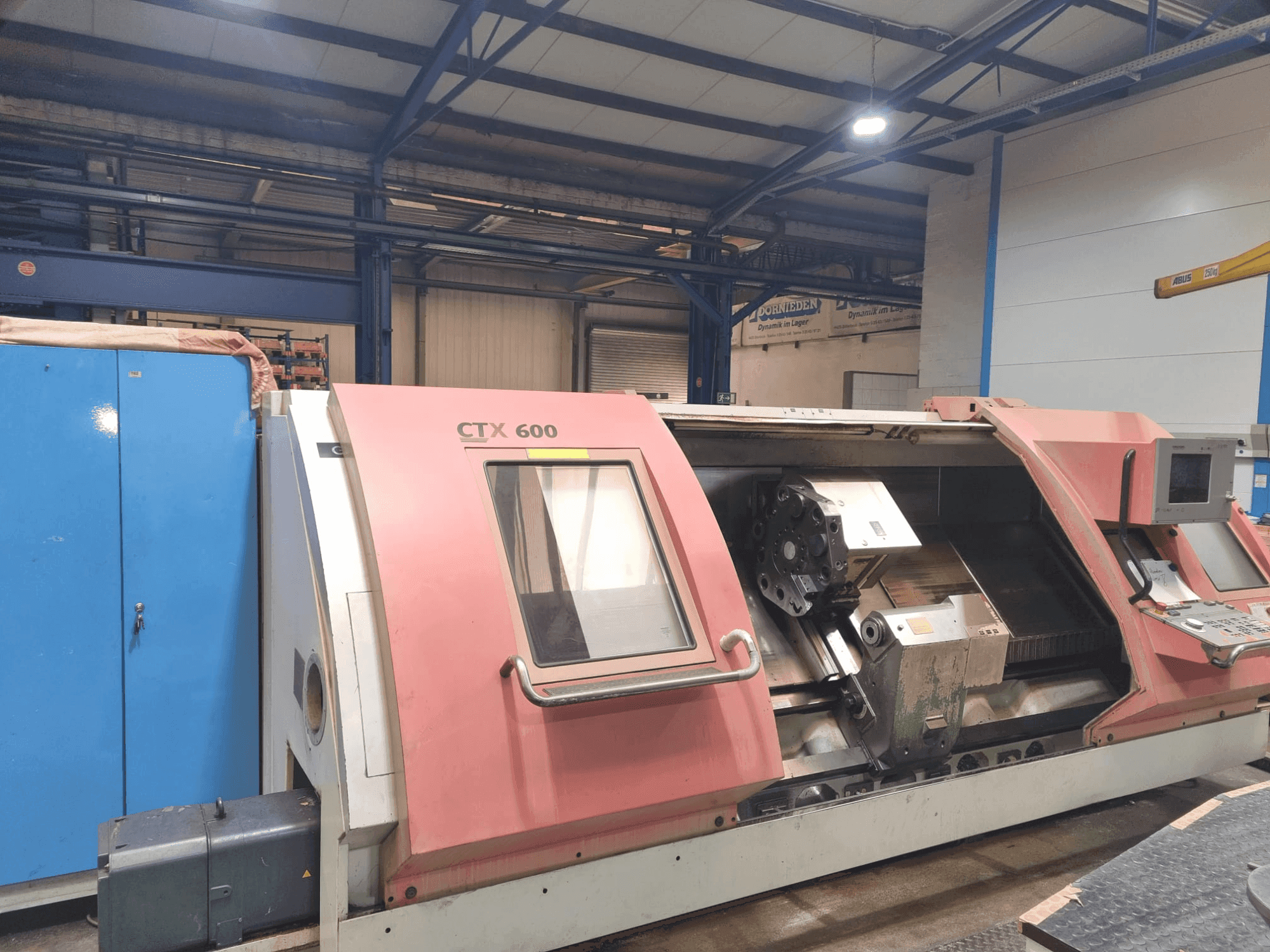 Vista frontale della macchina Gildemeister CTX 600