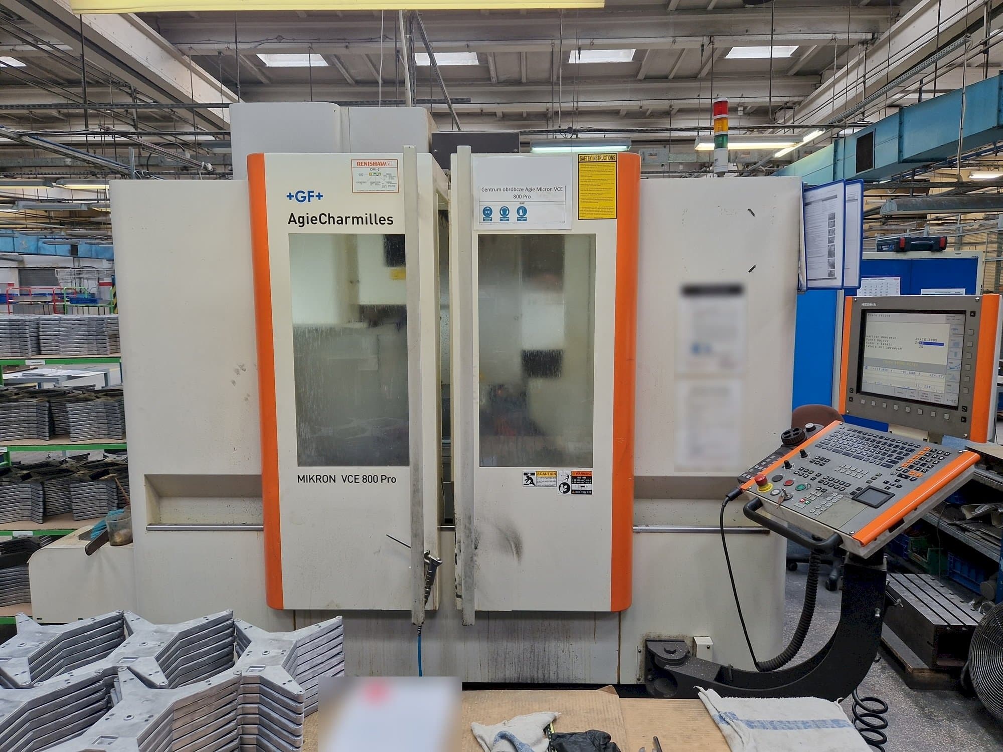 Vista frontale della macchina AgieCharmilles MIKRON VCE 800 PRO